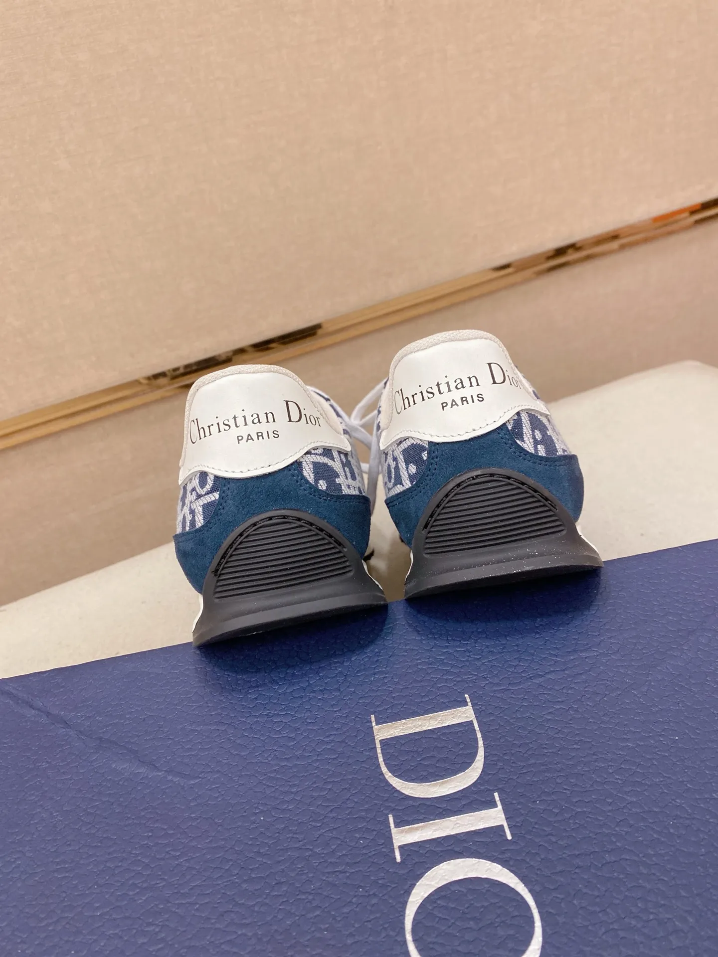 Men's shoes💰: 440💰Couple style💏 [Dior·Dior] New casual sports style men's shoes, new spring and summer design, perfect workmanship, lace-up lazy style to create wardrobe quality, upper: imported first-layer cowhide, mesh breathable lining soft and comfortable, ultra-light TPU wear-resistant outsole, simple, versatile fashion men's shoes, excellent color code number 35--44. (45,46 customized items are not returnable or exchangeable)